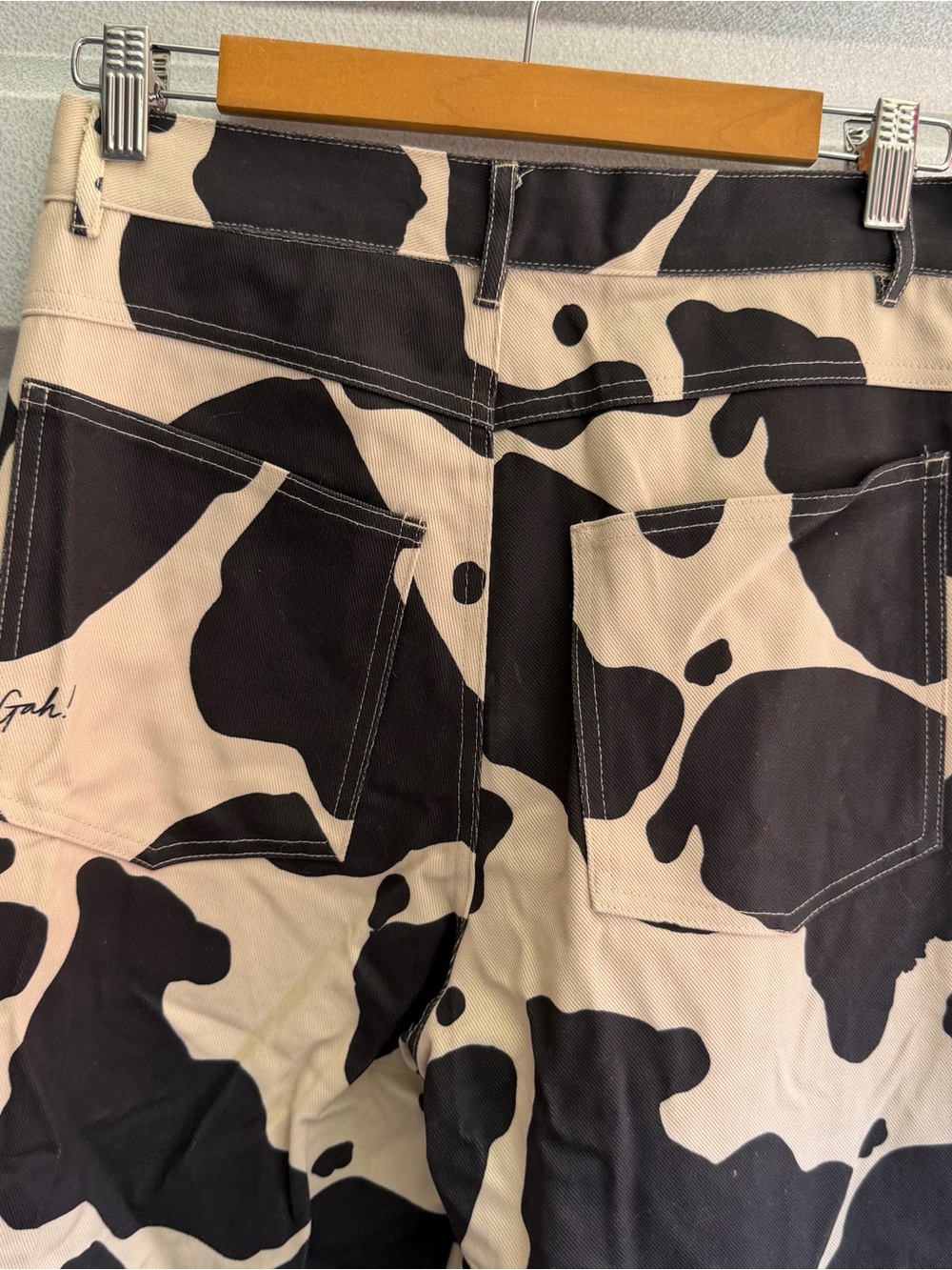 Lisa Says Gah Robyn Jean in cow - Picture 7 of 8